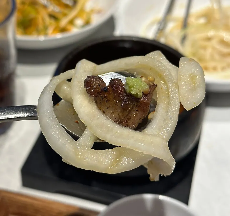 노릇하게 구운 한돈 세트 고기