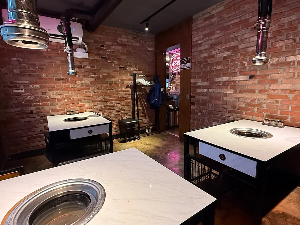 Indoor seating at Jeongyukdo connected through small rooms