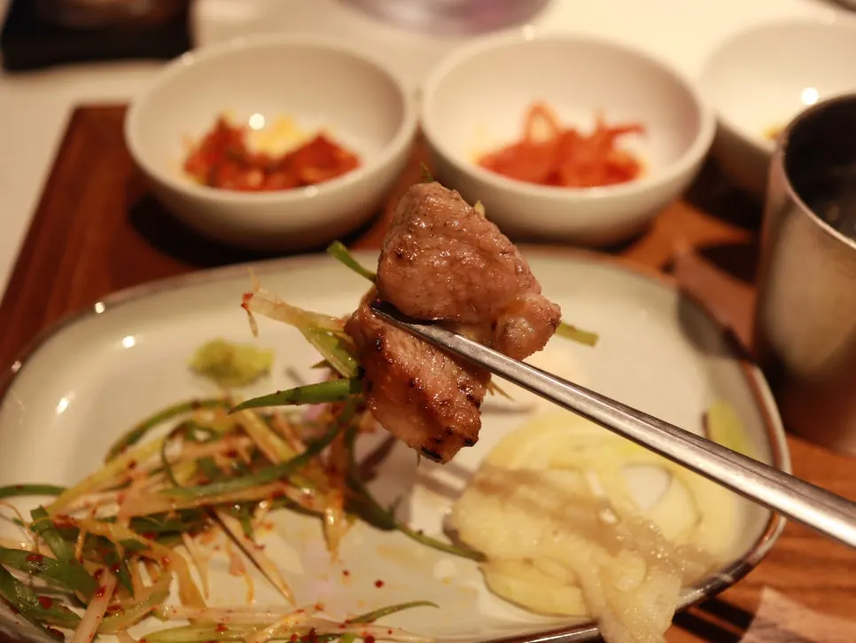 The last of the meat finishing on Jeongyukdo's grill