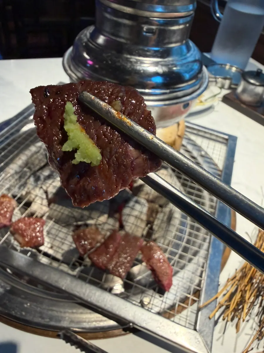 와사비에 찍어 먹는 한우 구이
