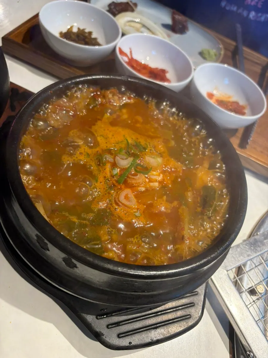숯불에 구워지는 한우 갈비살