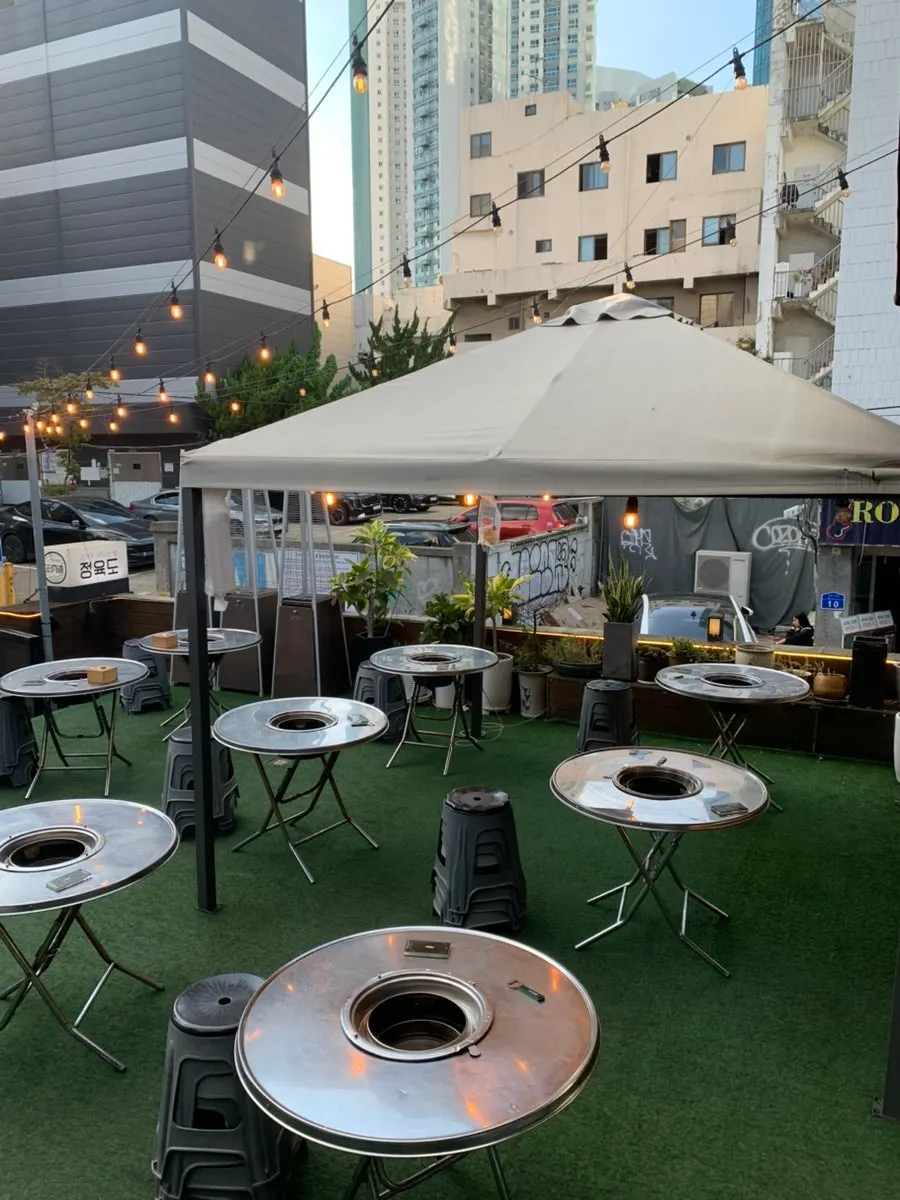 Jeongyukdo's outdoor patio seating