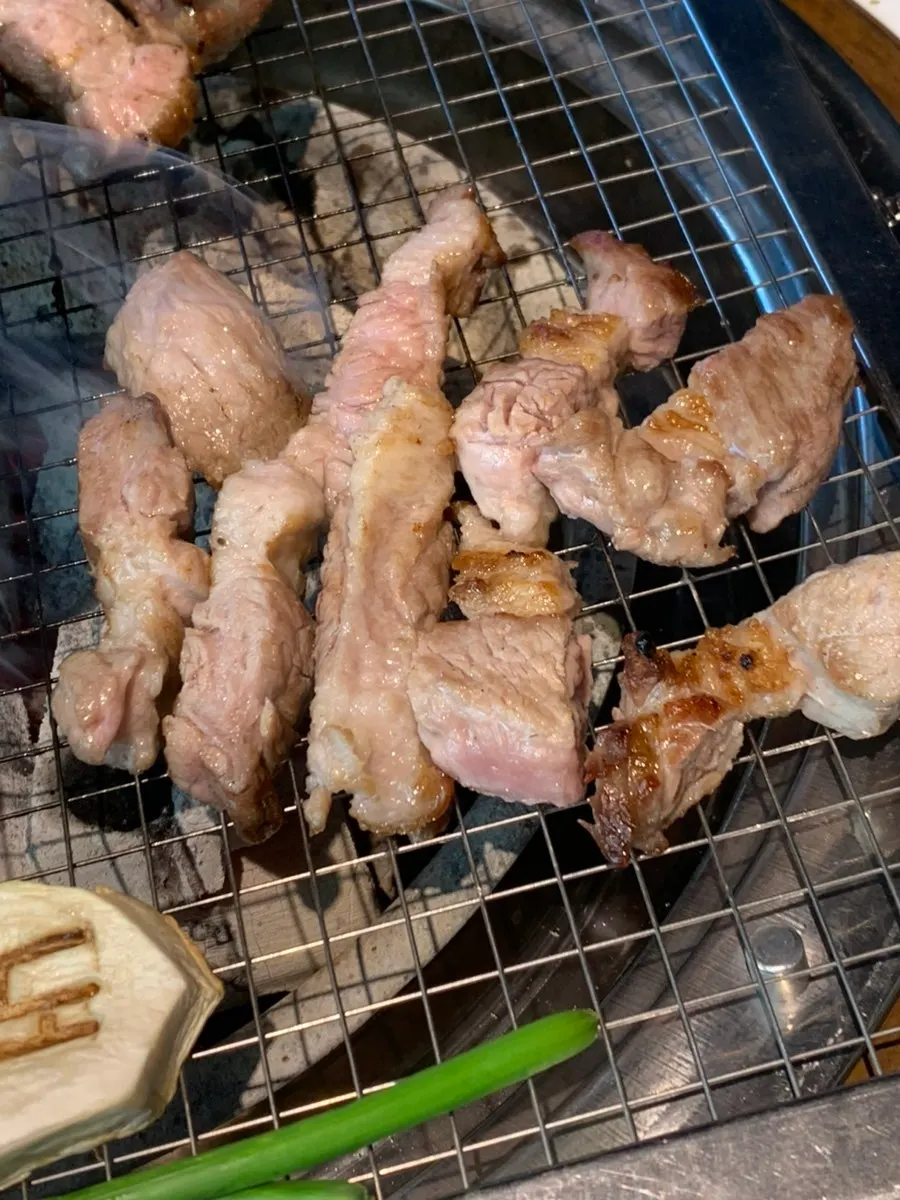 Hanwoo pork set meat grilling over charcoal