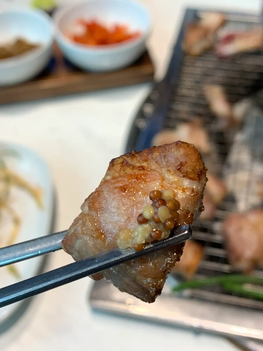 Meat wrapped with scallion shreds