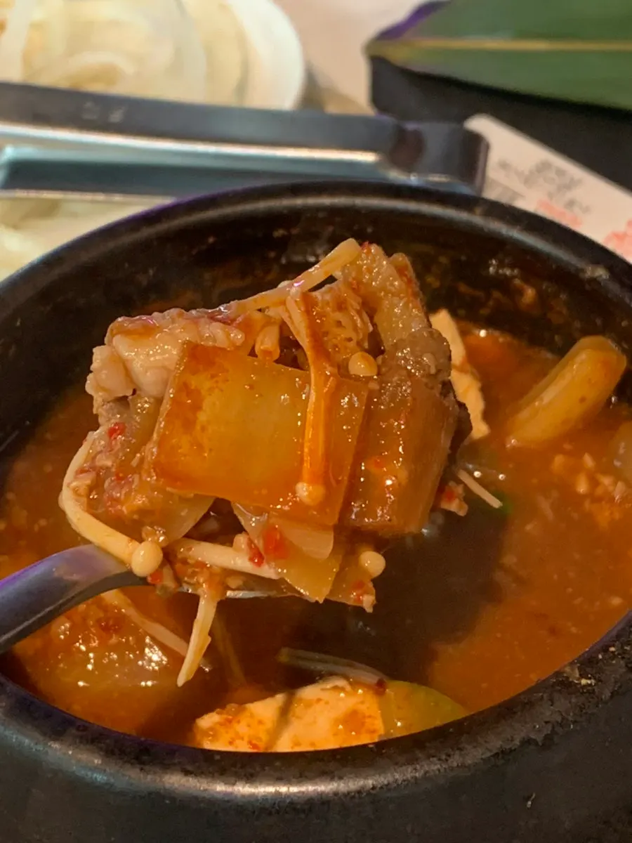 Beef doenjang stew stone pot included with the set
