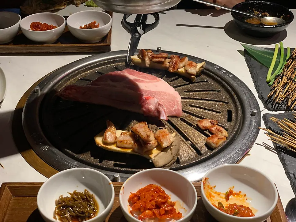 생갈비 한 점 클로즈업