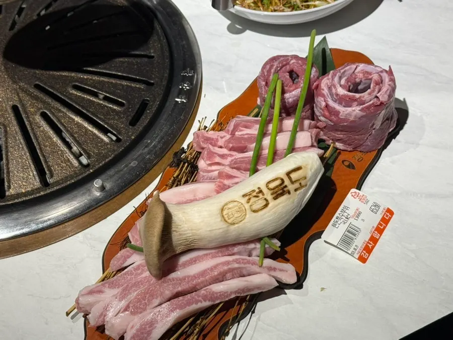 Raw pork jowl, skirt, and outer skirt cuts