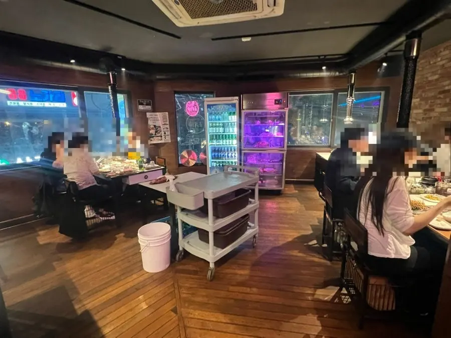 손님 많은 정육도 실내 홀 분위기