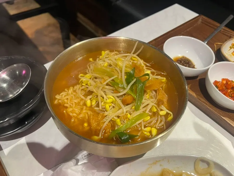 콩나물과 북어가 들어간 해장라면