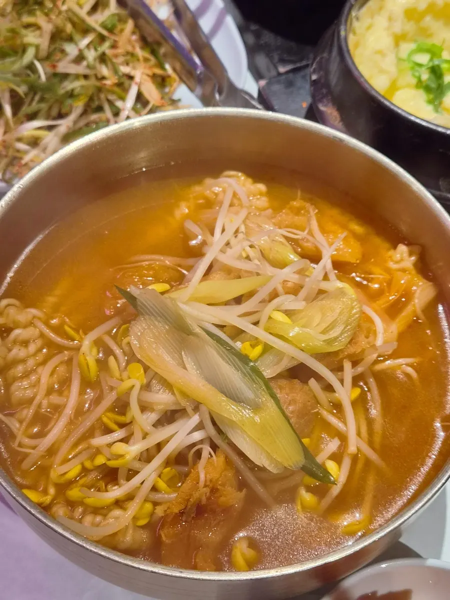 Generous portion of Jeongyukdo's hangover ramen