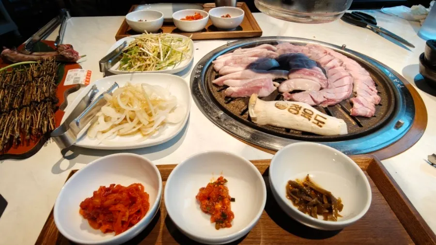 정육도 한상차림 전체 모습