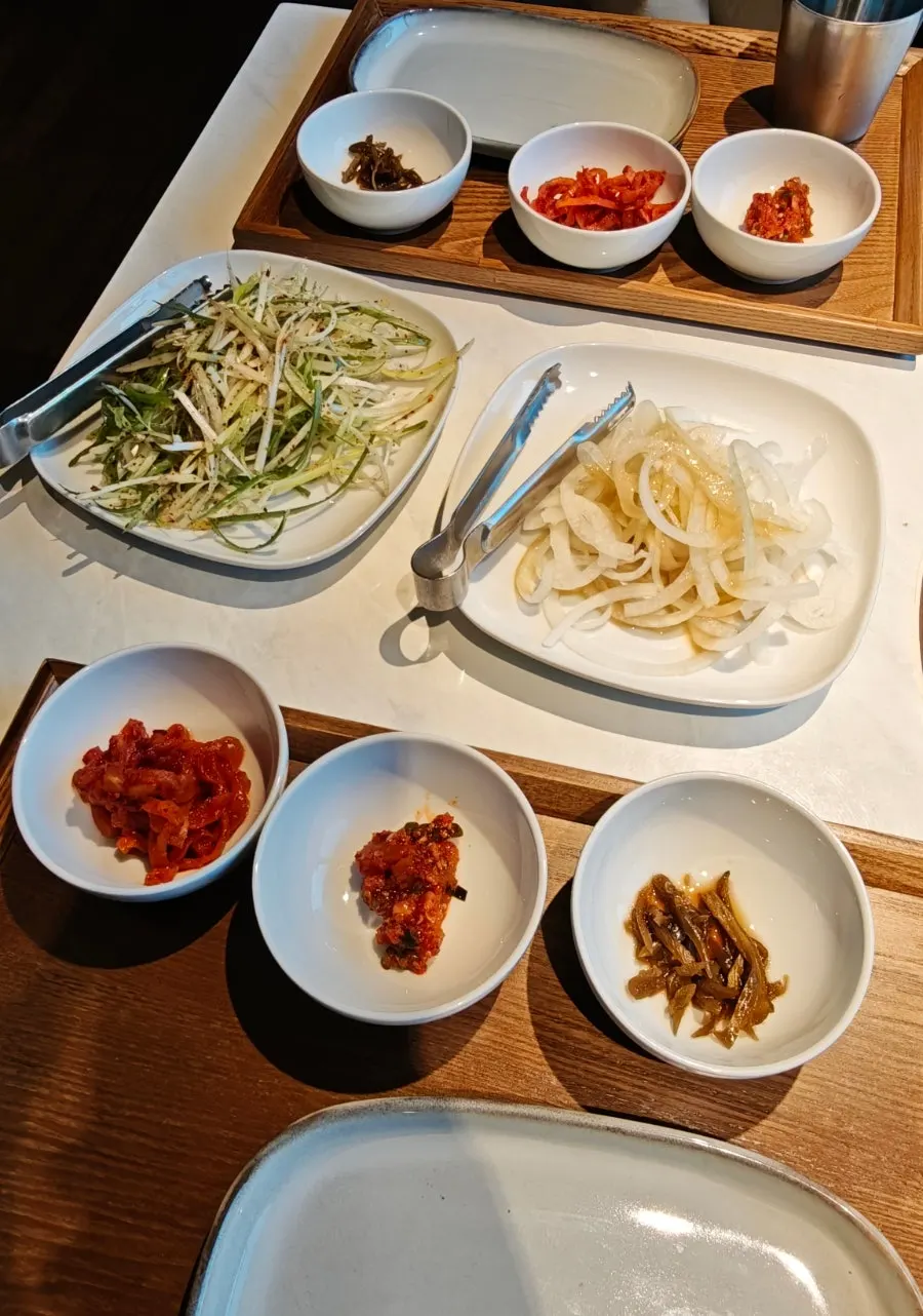 육즙이 도는 구운 고기 한 점 클로즈업