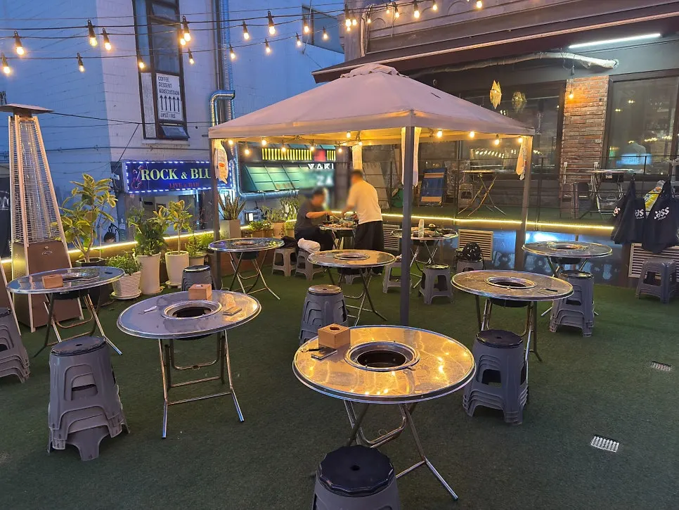 Jeongyukdo's patio tucked inside the alley