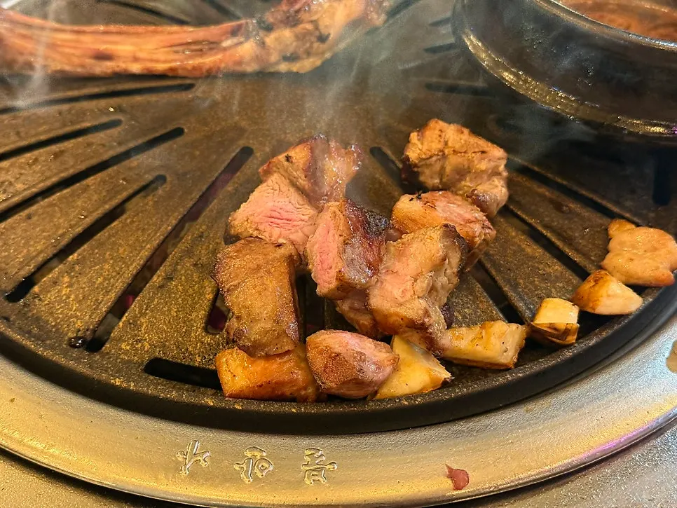 Soup filled with meat and ugeoji