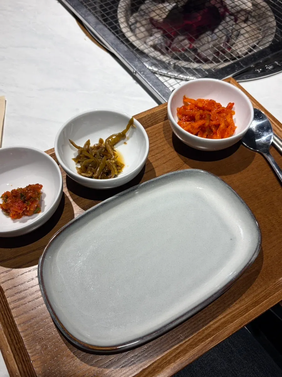 정육도 기본 상차림 반찬 쟁반