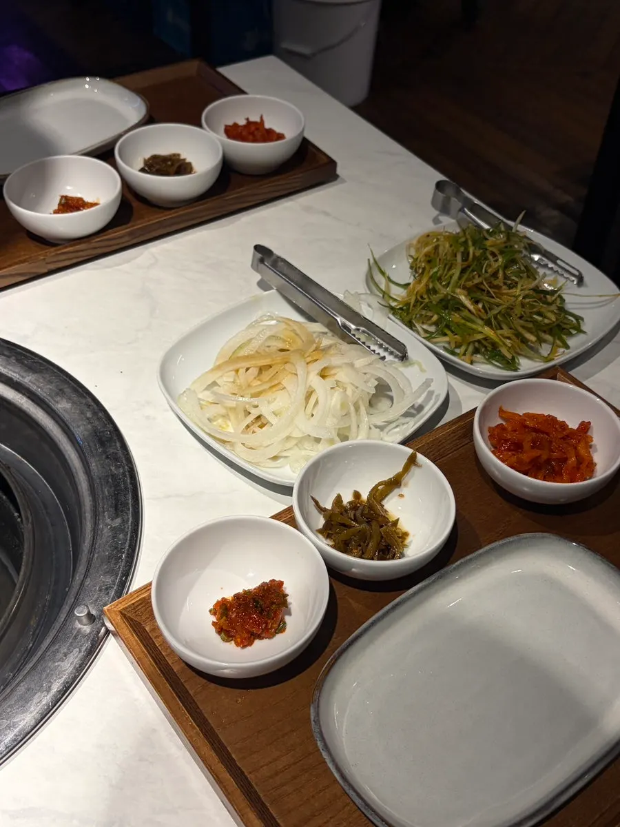1인 앞접시로 나온 정육도 기본 반찬
