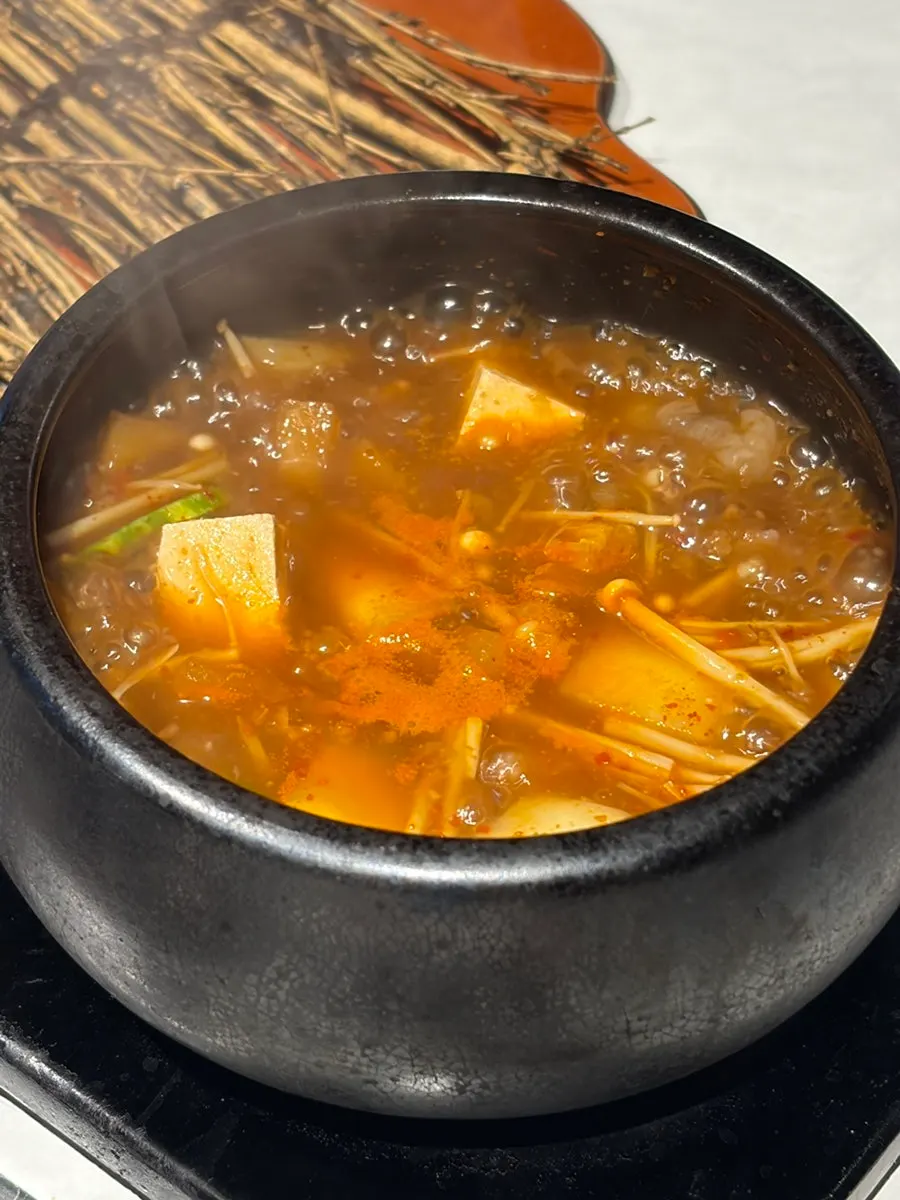 보글보글 끓는 한우된장찌개 뚝배기