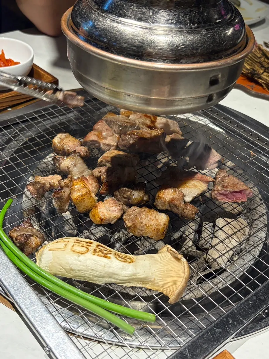 직접 구워 먹는 정육도 숯불 고기