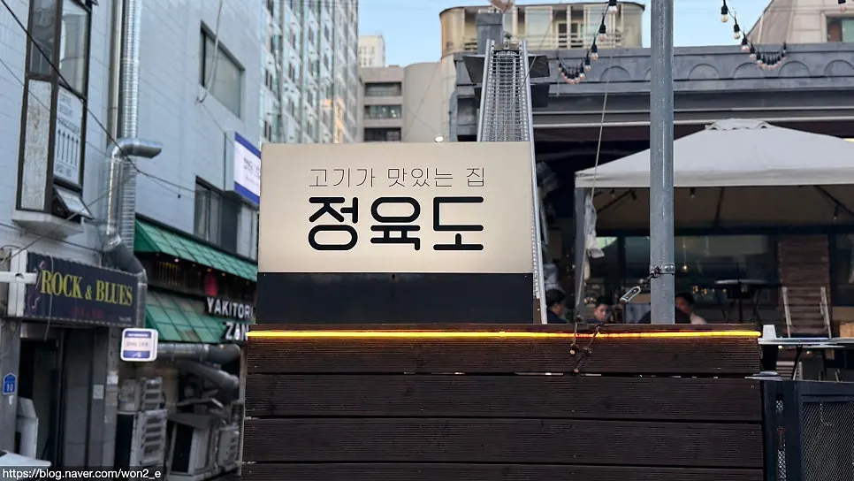 Entrance leading up to Jeongyukdo's 2nd floor