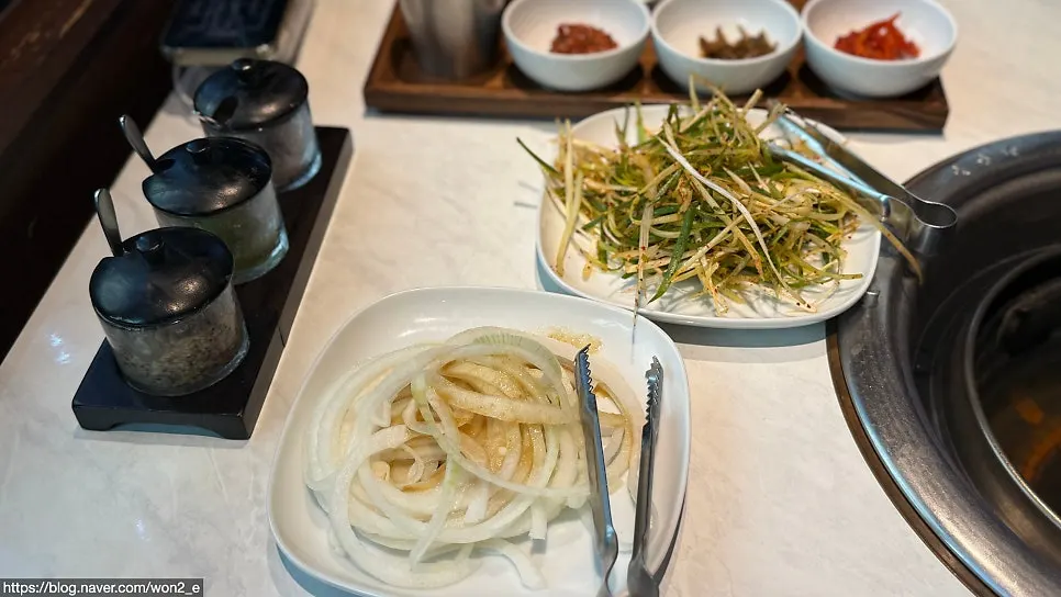 Basic side dish spread at Jeongyukdo