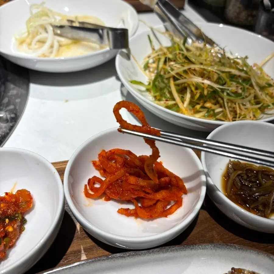 Scallion strips, mu-saengchae, and other side dishes to pair with meat