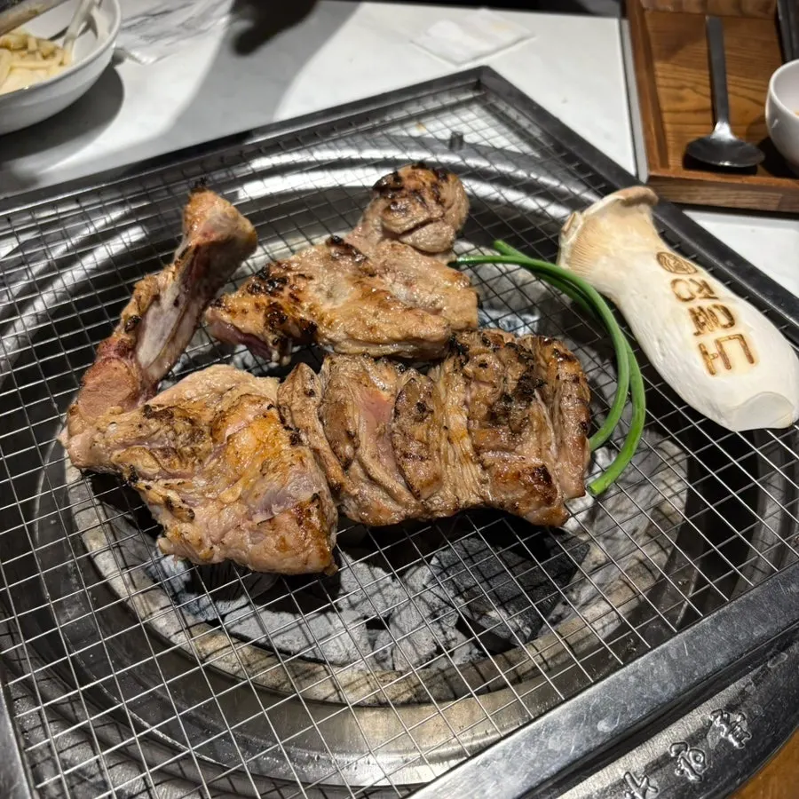 Fully grilled pork jowl on the grill plate