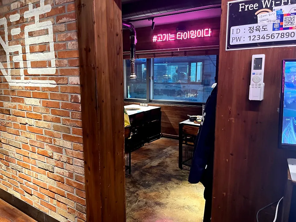 Full view of Jeongyukdo's outdoor garden patio seating