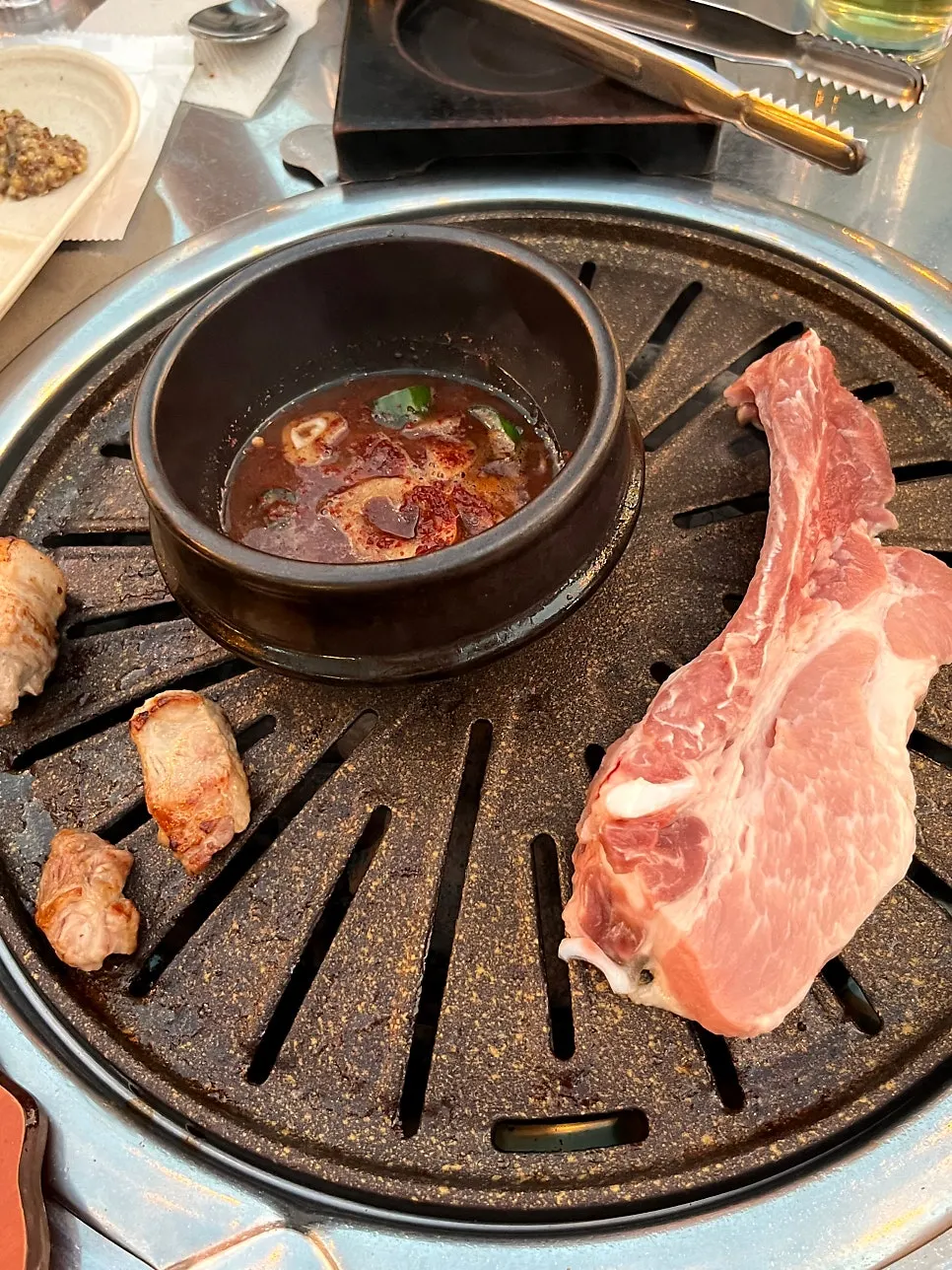 Pork belly dipped in the stone pot of meljeot