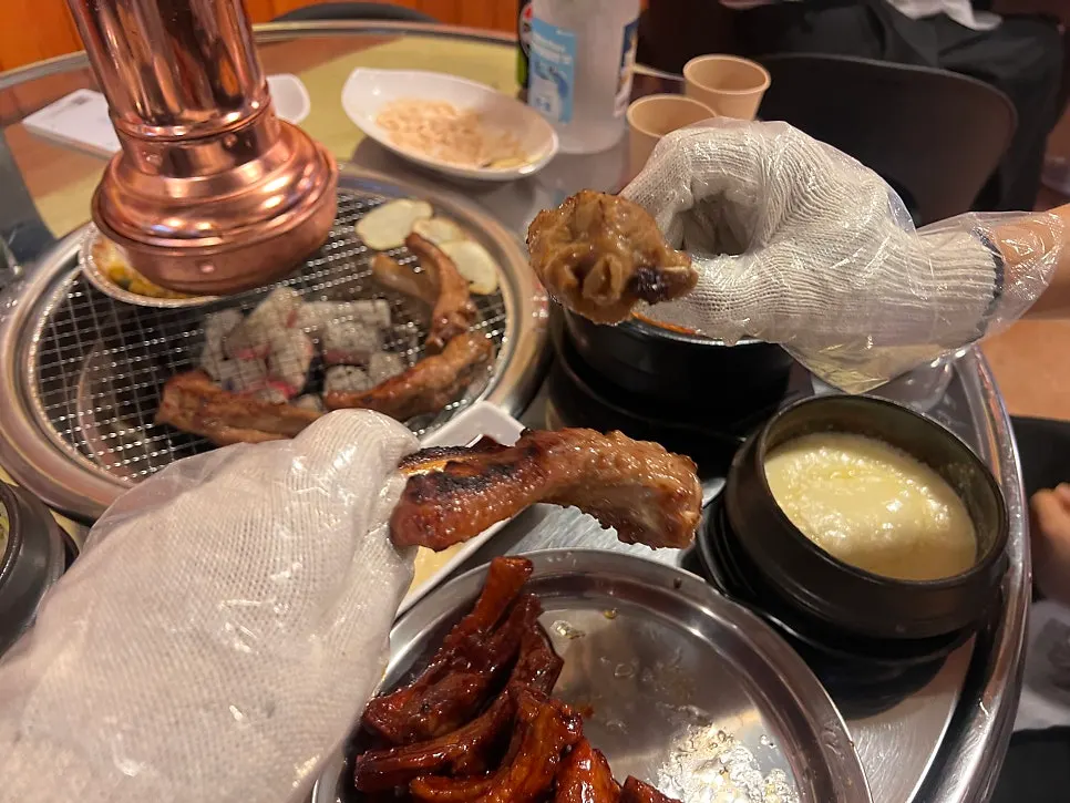 불판에 올린 참뽀뽀쪽갈비 합정점 쪽갈비