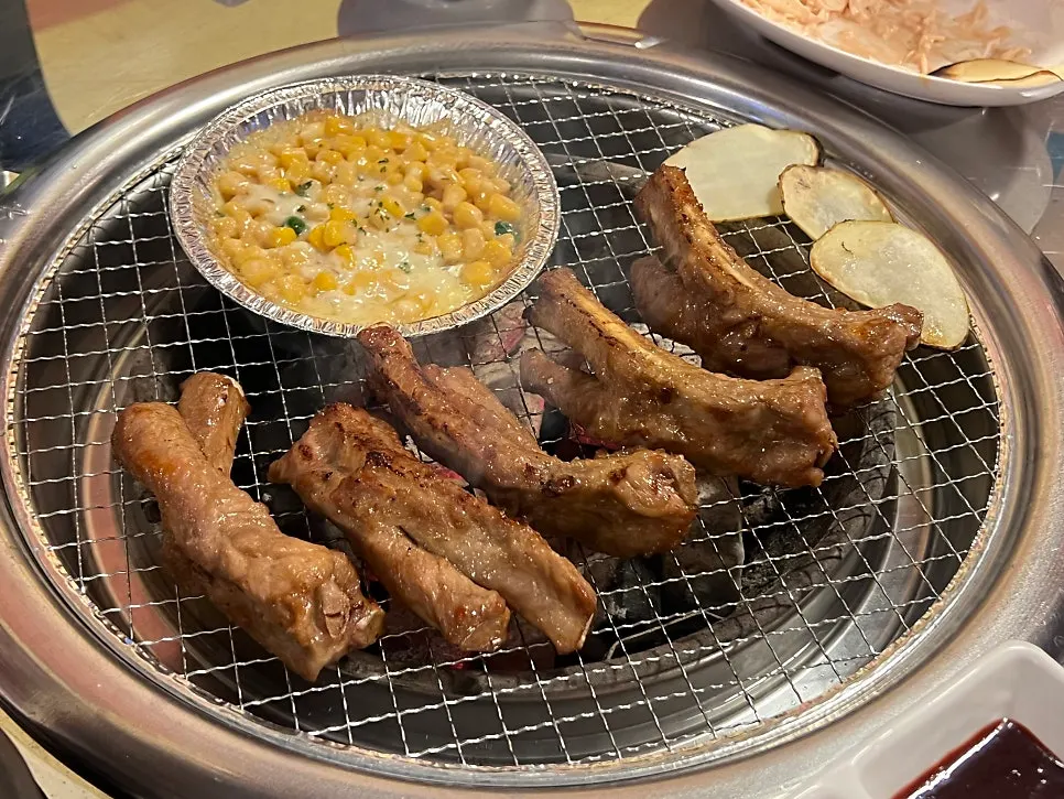 뼈에 붙은 살까지 뜯어 먹는 간장쪽갈비