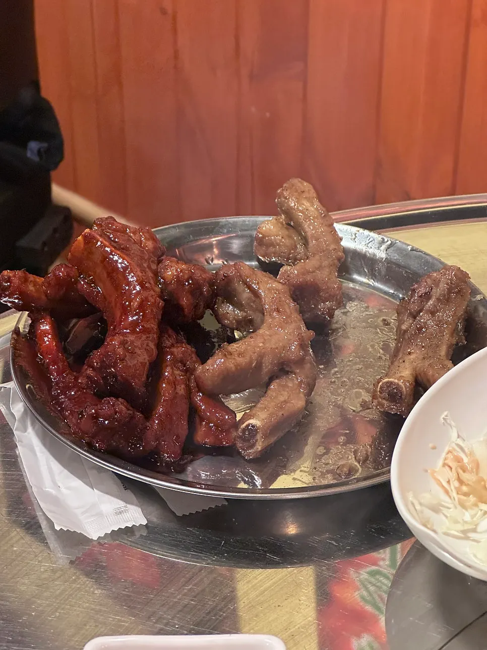 초벌해서 나온 쪽갈비 한 접시
