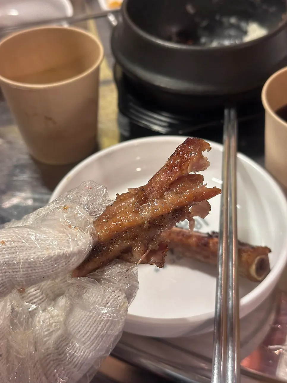 손으로 잡고 뜯어 먹는 쪽갈비