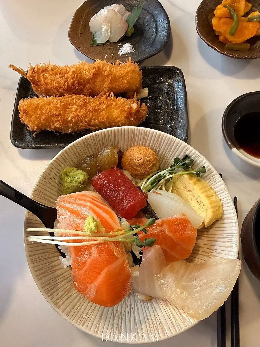 Kaisendon with assorted sashimi