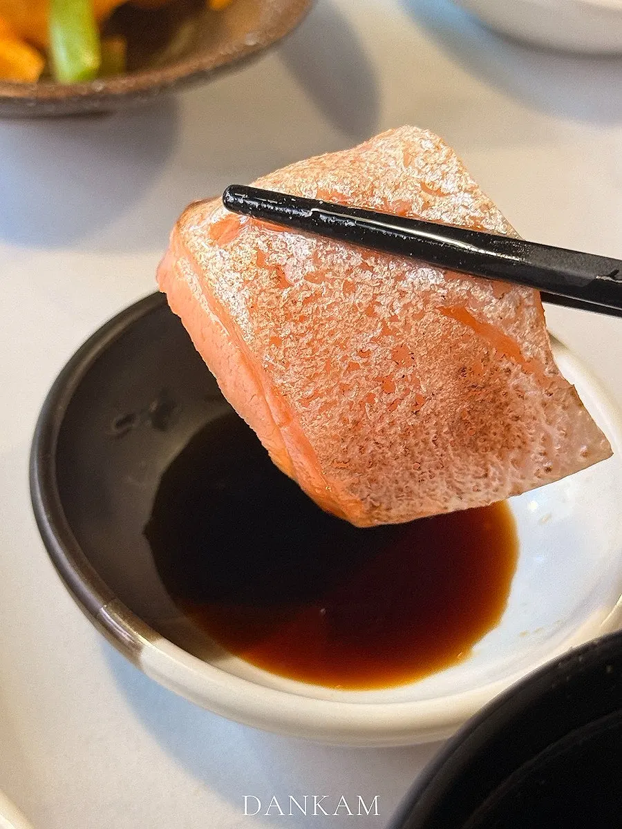 Thickly sliced sashimi