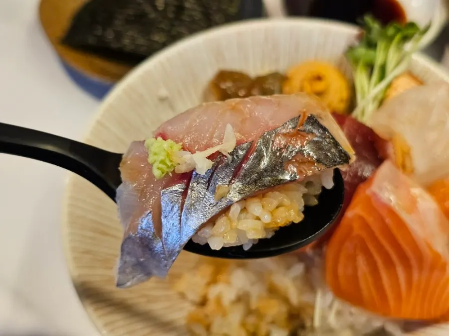 Kaisendon topped with sashimi