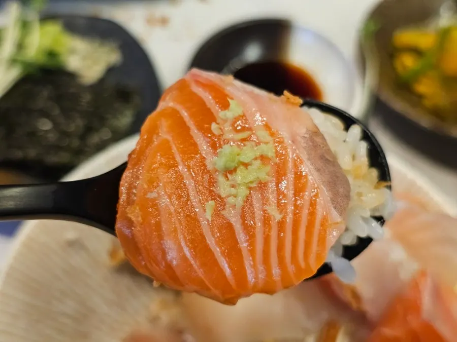 Kaisendon wrapped in seaweed