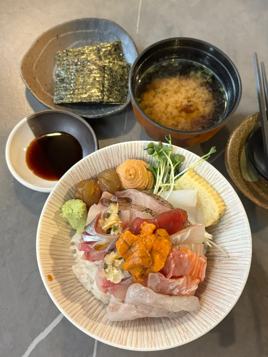 Kaisendon with a variety of sashimi