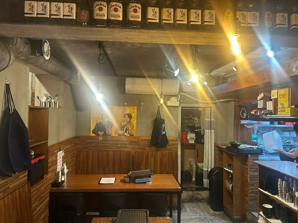 합정 고깃집 내부 전경