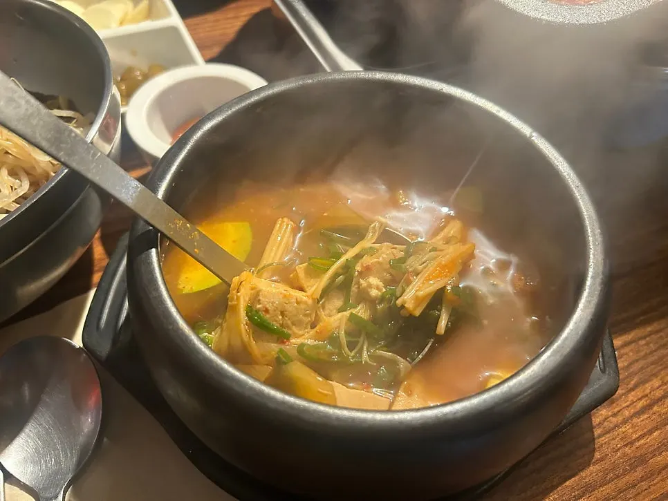 세트로 나온 계란찜과 된장찌개