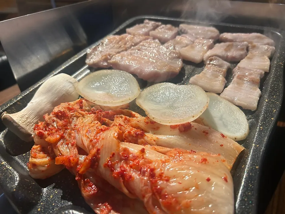 치즈를 더한 마무리 볶음밥