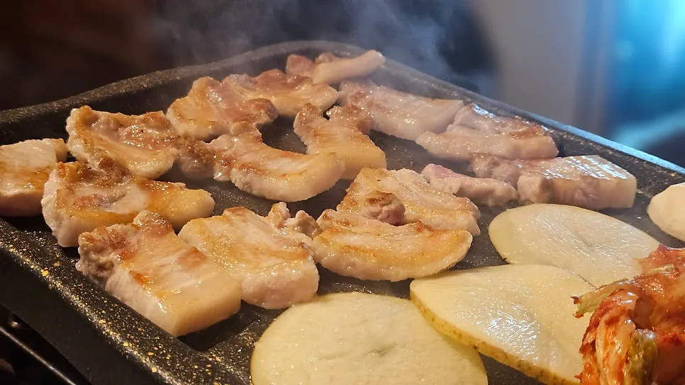 A plate of 180g pork belly at Ijjok Kimchi Samgyeopsal
