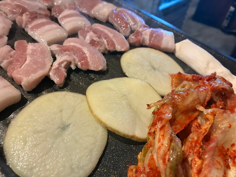 Interior of Ijjok Kimchi Samgyeopsal, good for gatherings