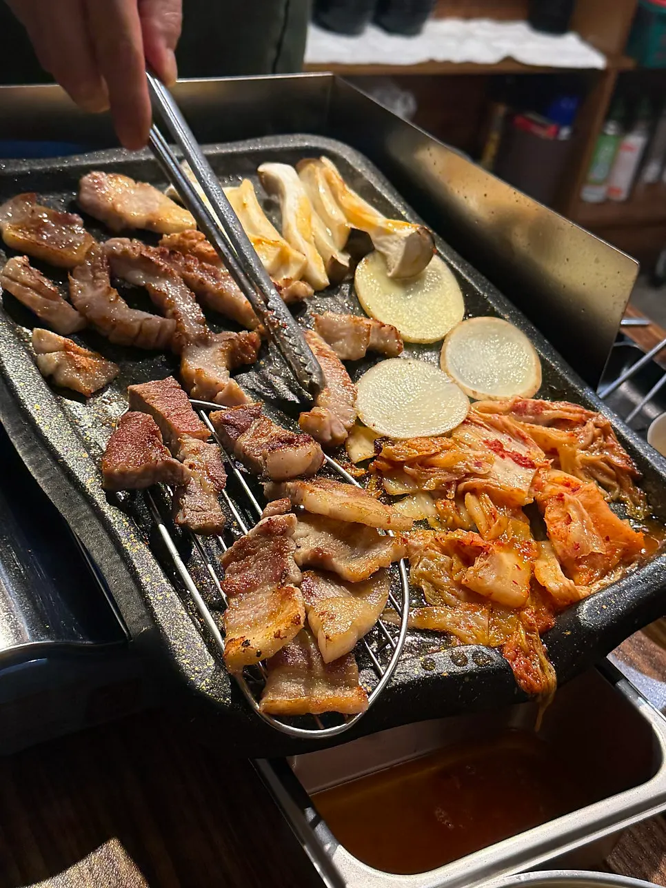 추가 주문한 항정살과 삼겹살 구이
