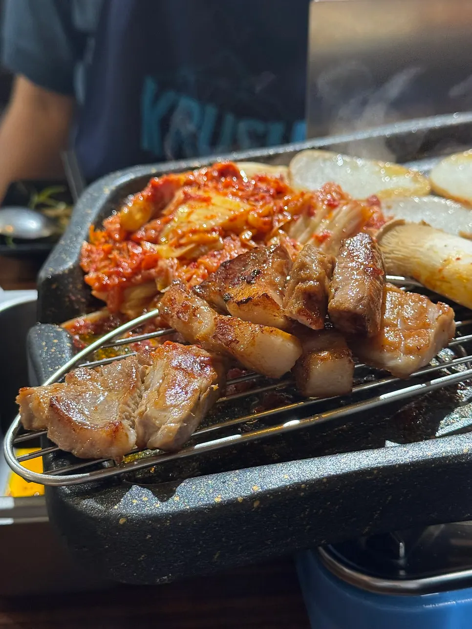 Chewy grilled whole pork jowl