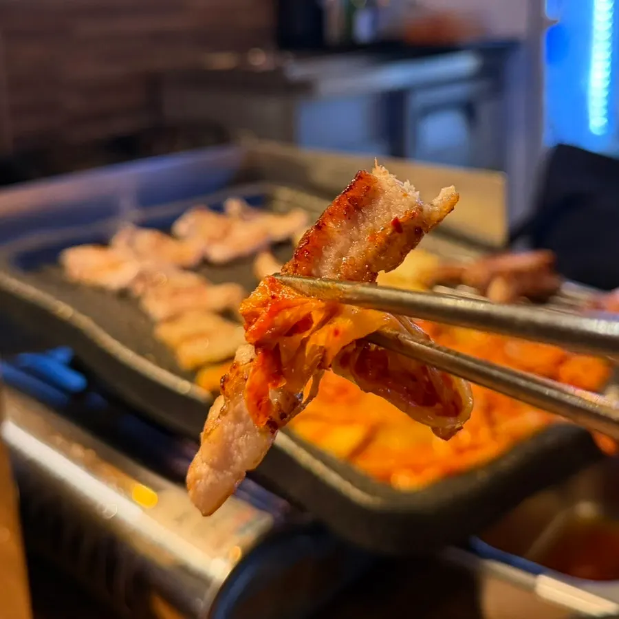 숙주무침에 싸 먹는 항정살