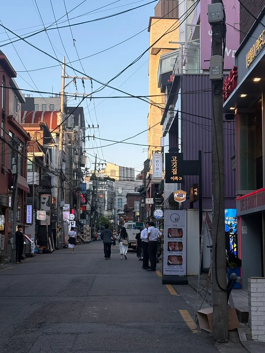합정역 독막로3길 이쪽 김치삼겹살 가는 길