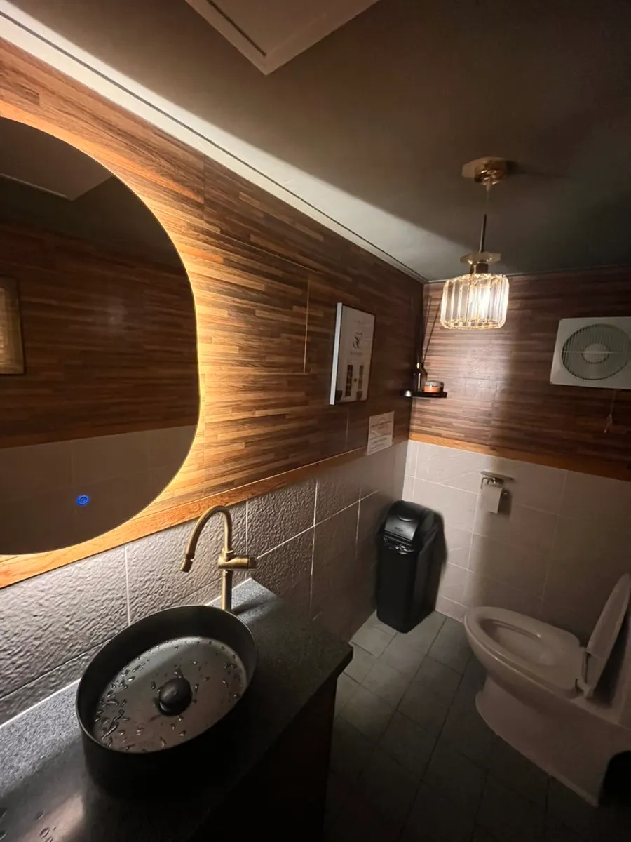 Clean, well-kept restaurant restroom