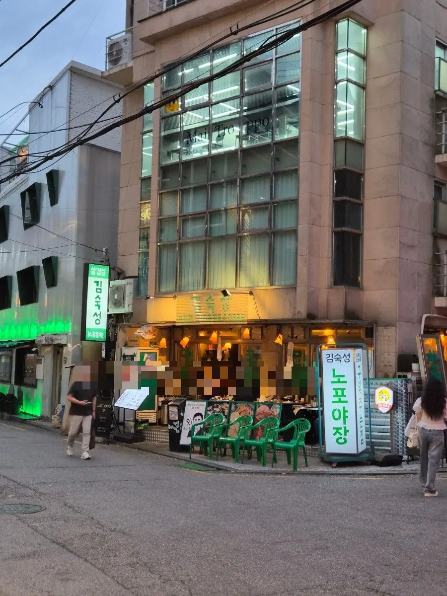 청테이프로 만든 듯한 김숙성 합정점 간판