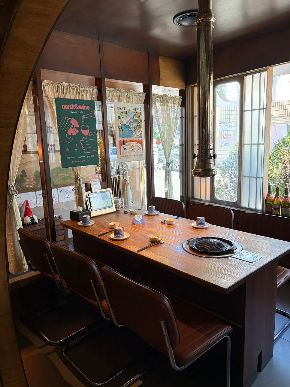 Interior seating and lighting at Gukjeyangsik