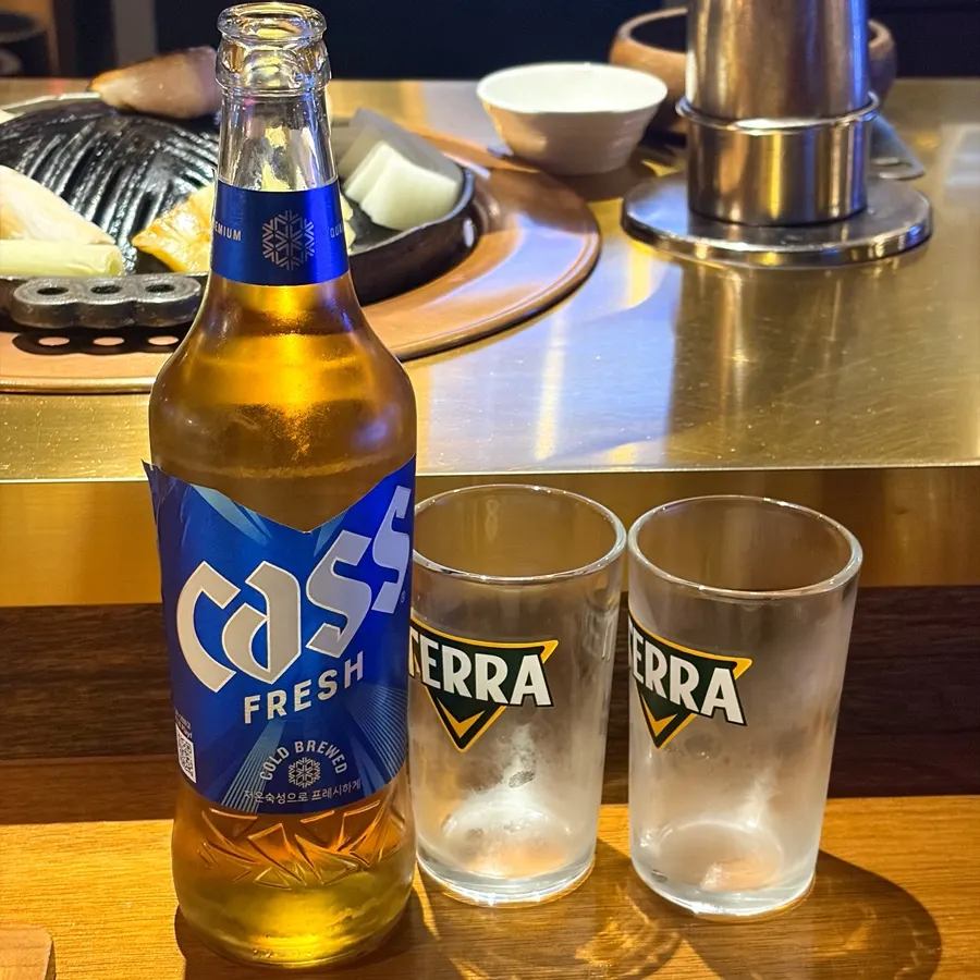 국제양식에서 주문한 카스 맥주